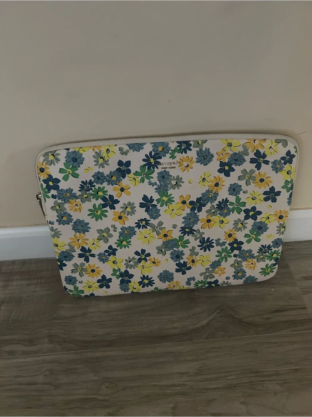 Final Sale kate spade Floral Zip Laptop Sleeve in White, Yellow & Blue